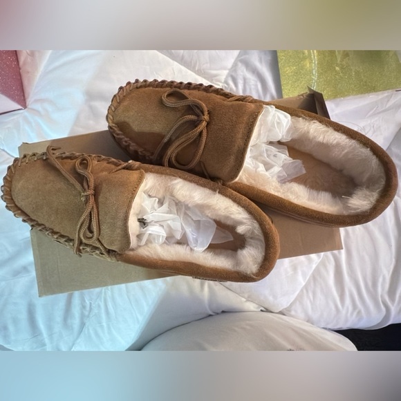 Bearpaw Hickory Suede Moccasin Slippers Men’s - Picture 3 of 6